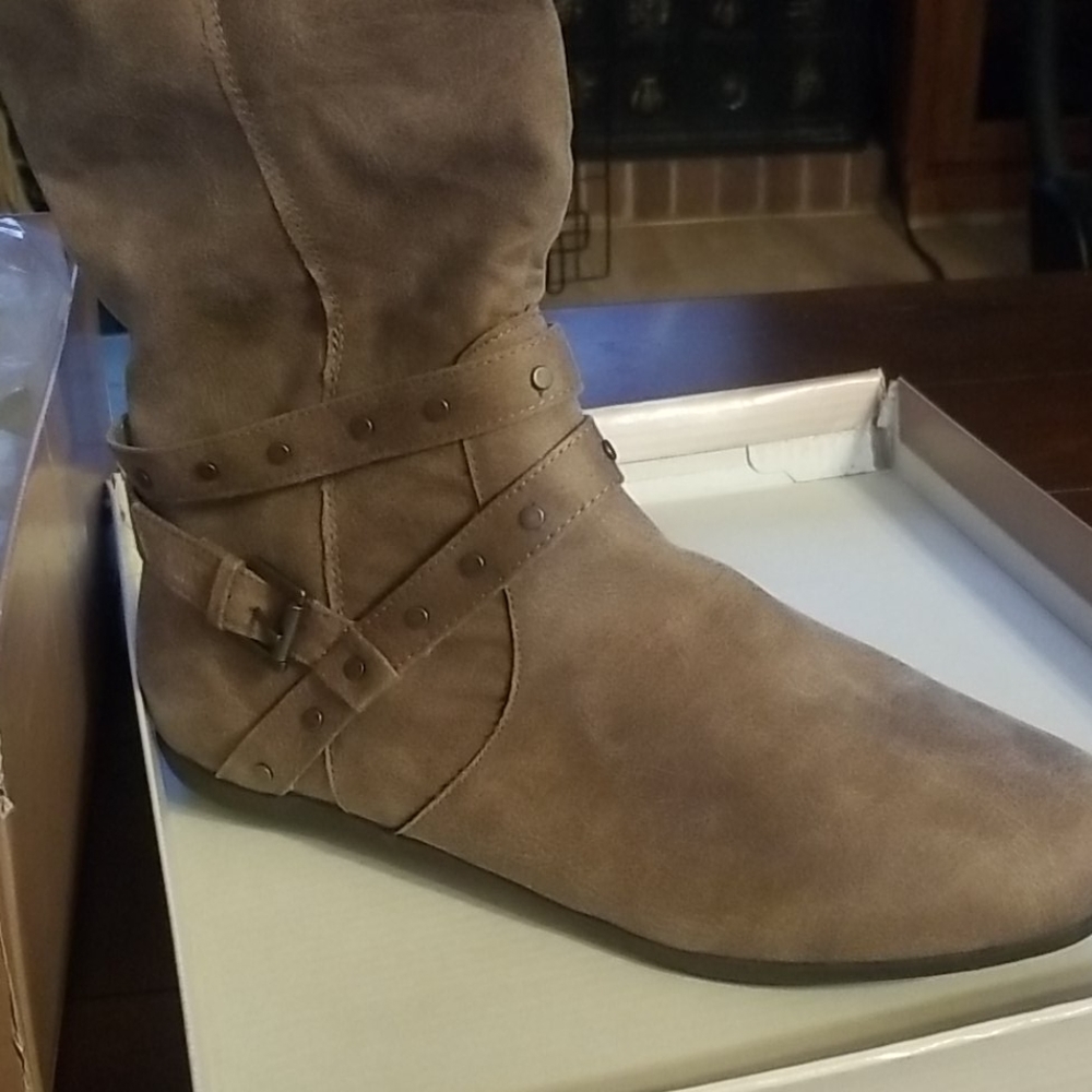 Fergilicious MidCalf Boot Brand New Never worn